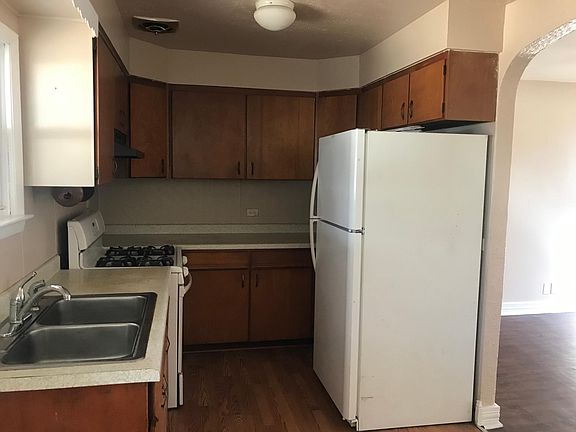 3rd image of 7236 Montana Ave