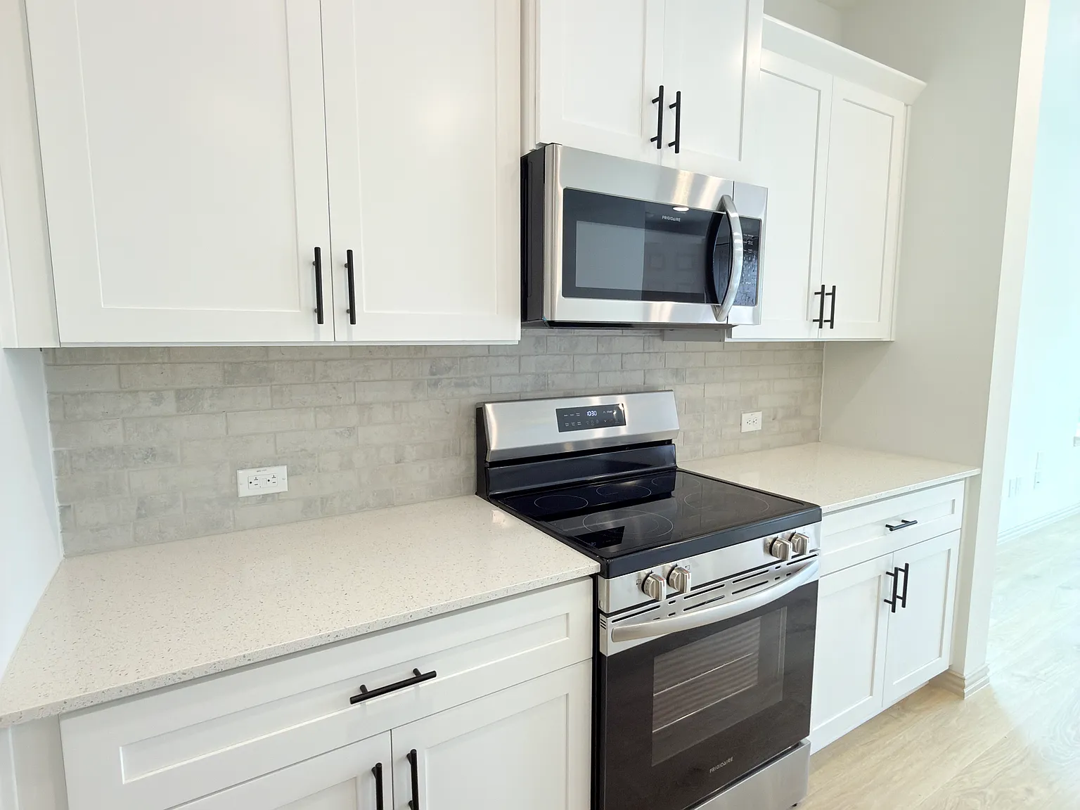 3 bed, 2.5 bath, 1425 sqft, $2,350 — Photo 2