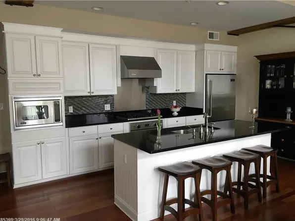 40 Washington St Unit 212, Camden, ME 04843