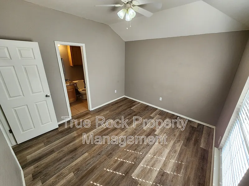 3 bed, 2.0 bath, $1,350 — Photo 3