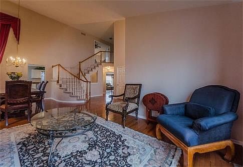 4th image of 2361 Sun Valley Dr