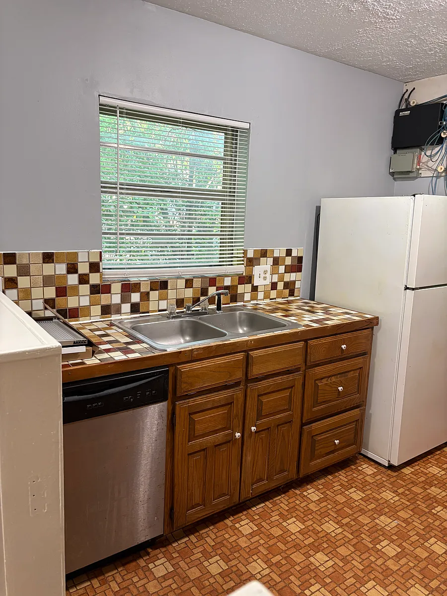 Kitchen - 707 W Houston St
