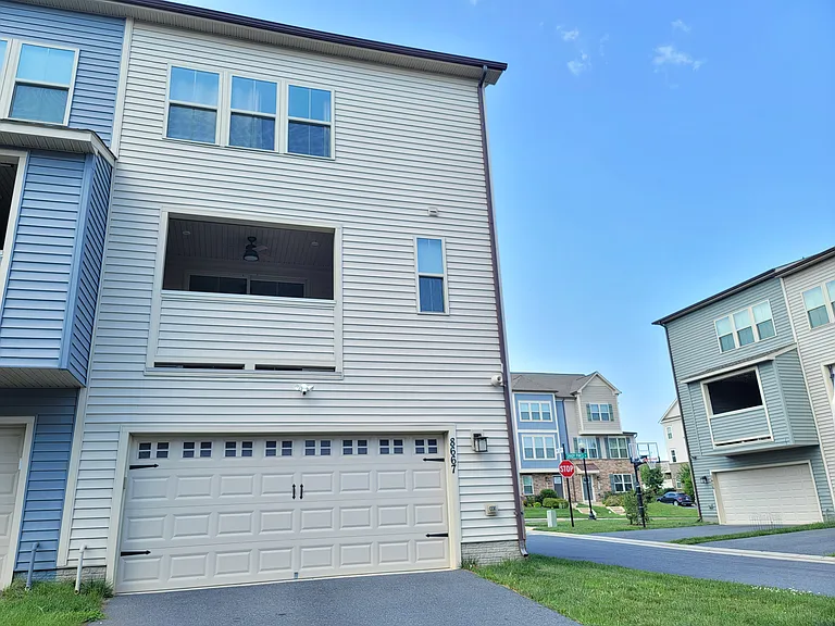 8667 Shady Pines Dr — Photo 3