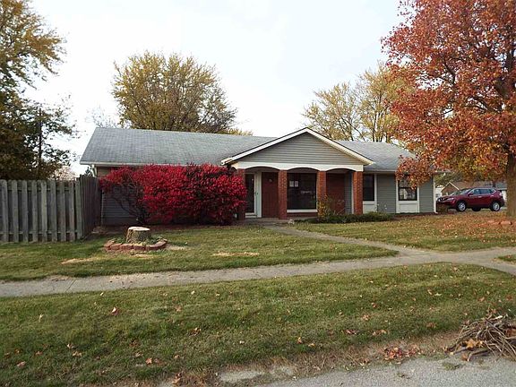 4th image of 1800 Arcadia Dr