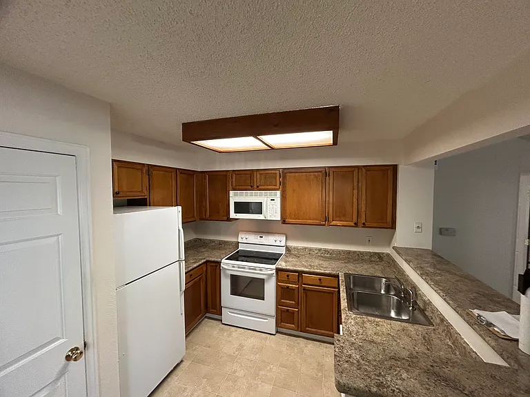 4823 White Rock Cir #E — Photo 5