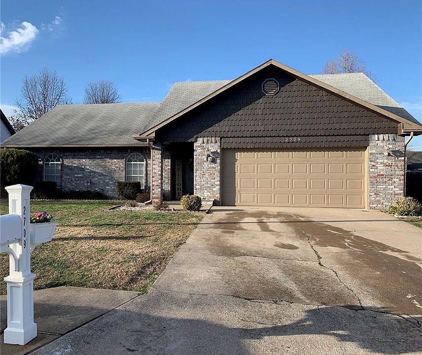 1st image of 2709 W Bishop Dr