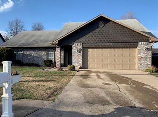 2709 W Bishop Dr, Rogers, AR 72756