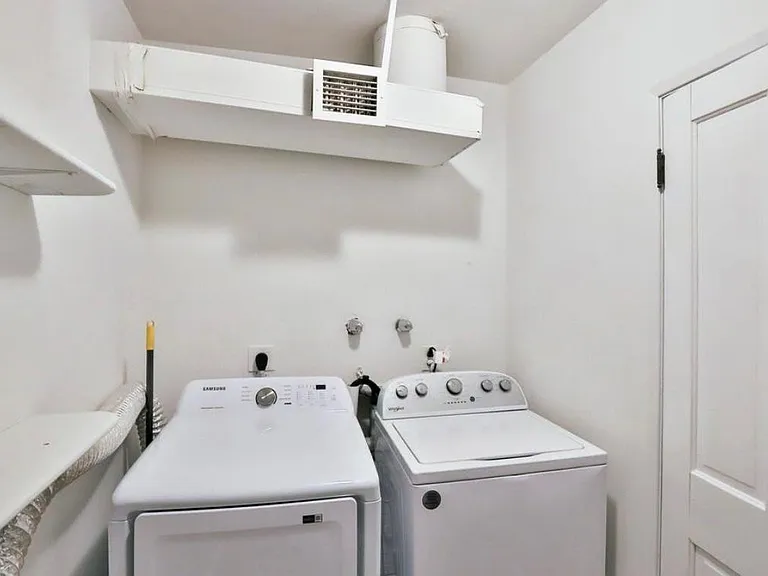 2421 W Anderson Ave — Photo 19