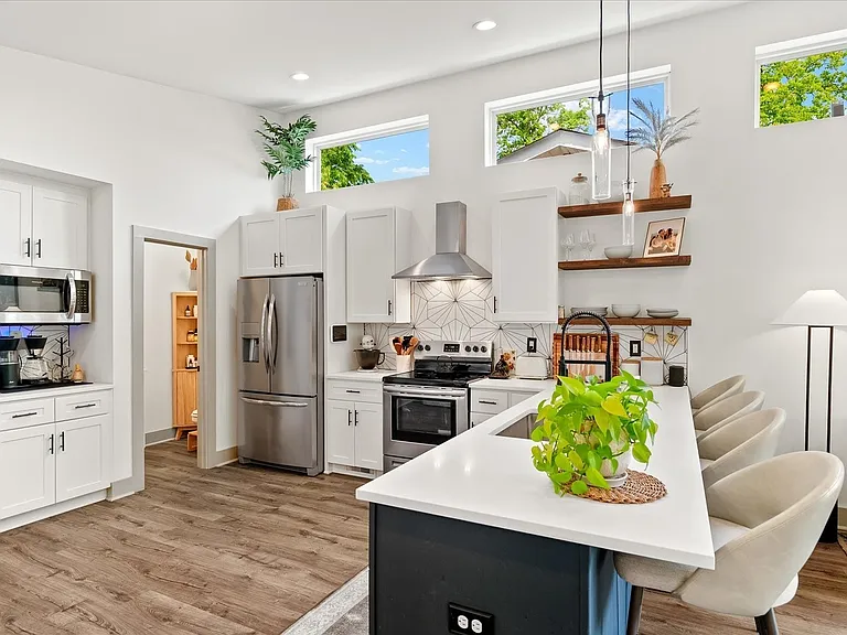 308 Sunliner Dr — Photo 10