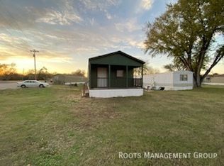 904 NW Saint John St #904, Topeka, KS 66608