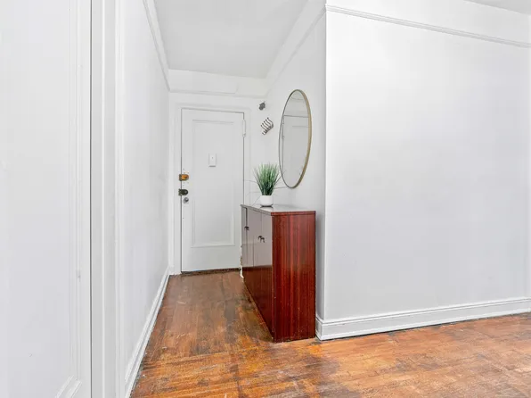 30-83 Crescent Street image 12 of 17