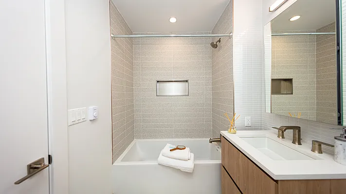 Rented by Nooklyn NYC LLC | media 18