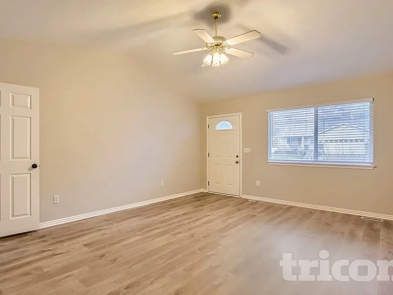 835 N 975 E — Photo 19