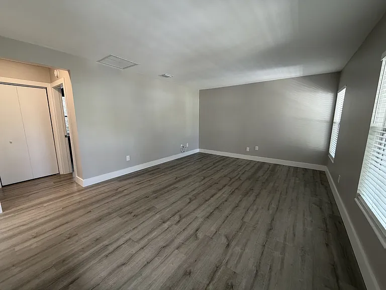 524 Bay St NE #5 — Photo 7