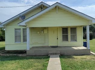 305 E Lloyd St, Krum, TX 76249