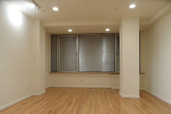 Rented by KVNY Soho | media 41