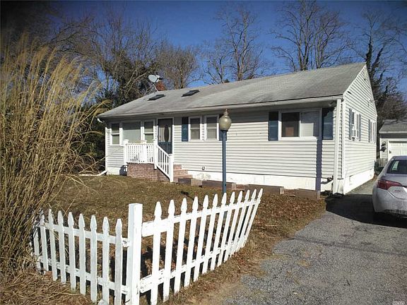 2nd image of 123 Lakeview Dr