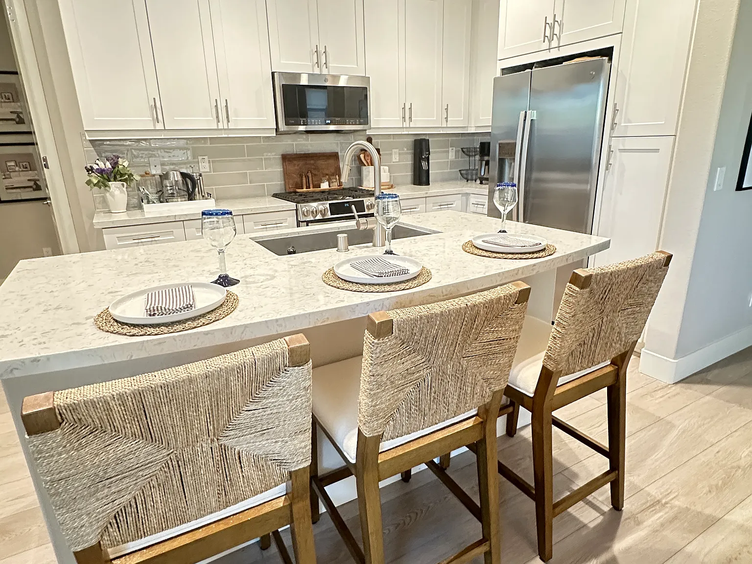 2 bed, 1400 sqft, $4,000 — Photo 2