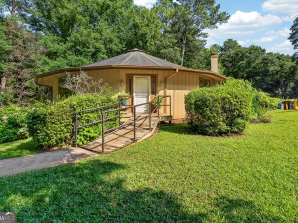 208 Newton Dr, Forsyth, GA 31029