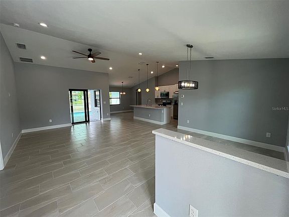 3rd image of 13180 Amaryllis Cir