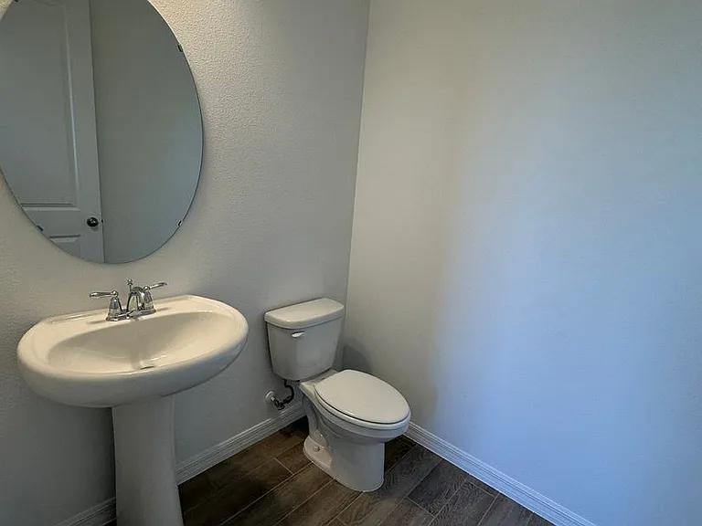 6541 Cyrils Dr — Photo 8