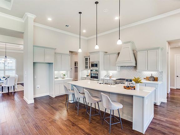 3rd image of 6803 Erin Ln