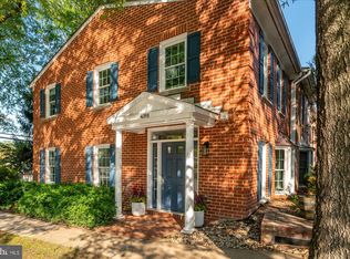 4098 Cherry Hill Rd, Arlington, VA 22207