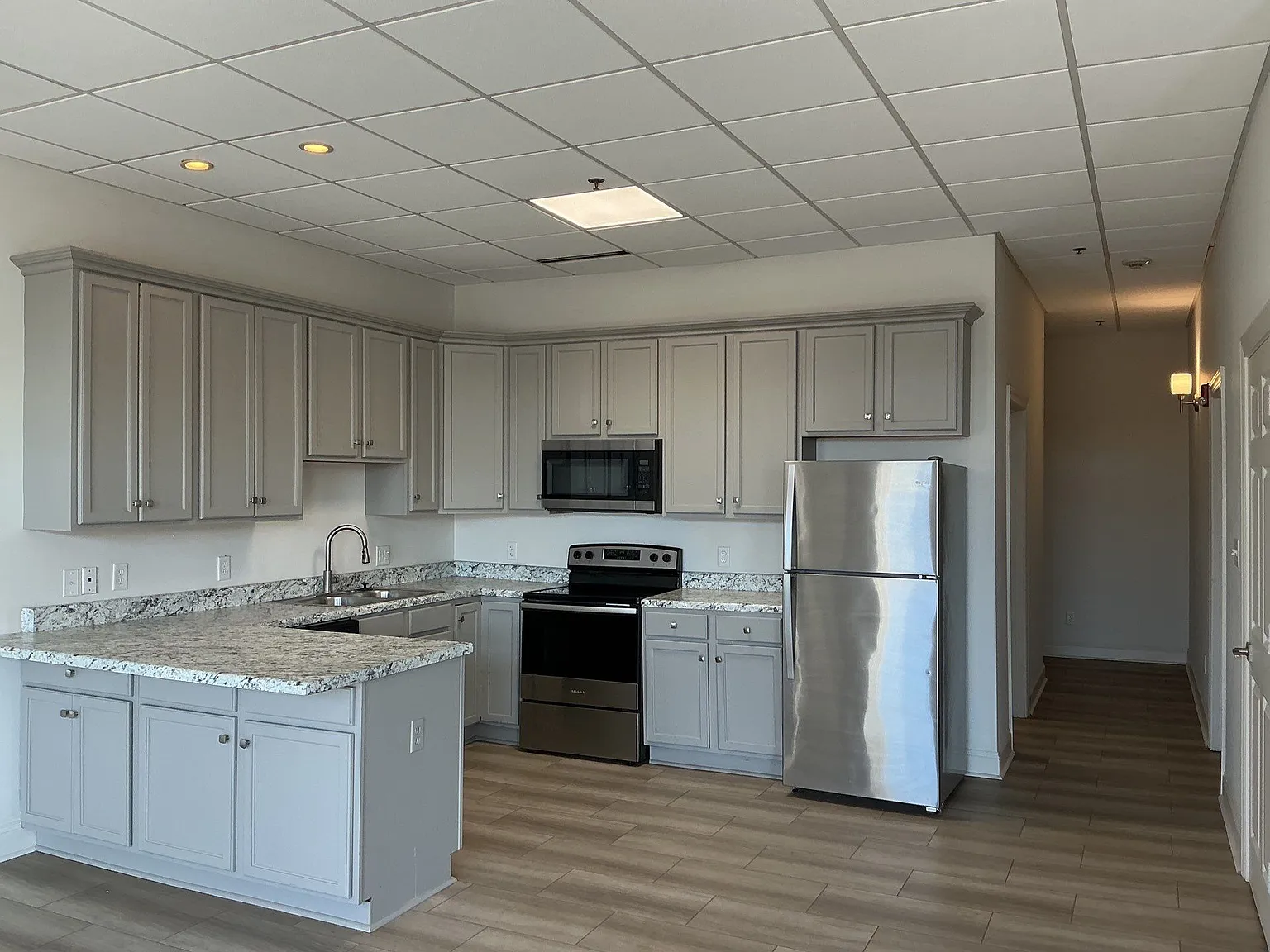 1 bed, 920 sqft, $1,250 — Photo 2