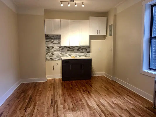 Rented by Lang Realty LLC | media 28