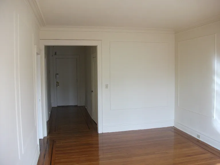 654 Lyons Avenue — Photo 6