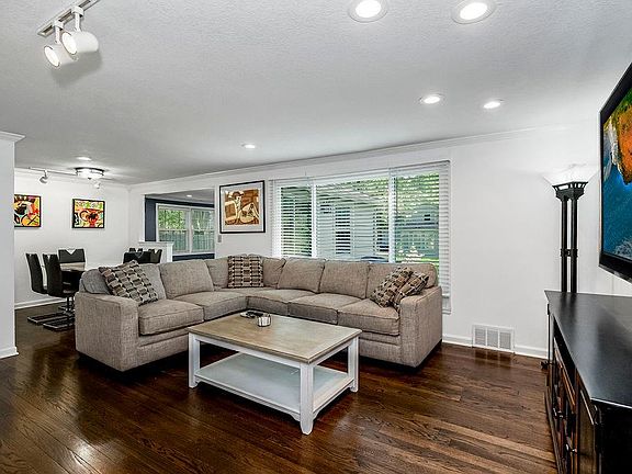 5th image of 7053 Granada Ln