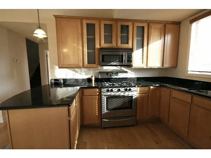 900 N 3rd St #B photo 1