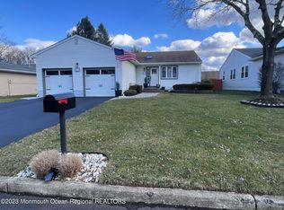 25 Long Rd, Freehold, NJ 07728