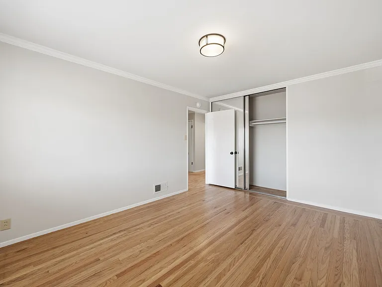 435 Alhambra Rd — Photo 7