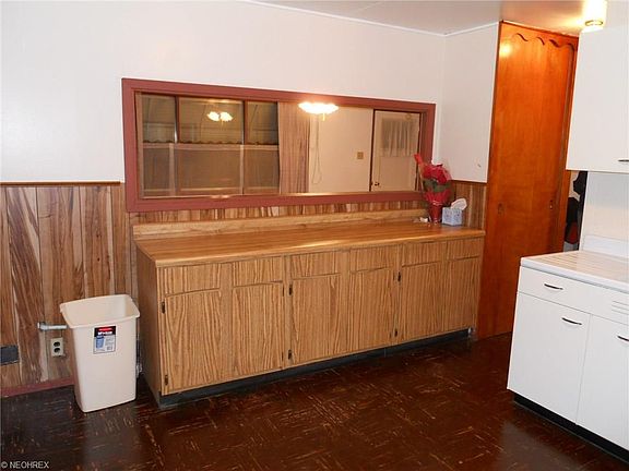 5th image of 522 Barker St