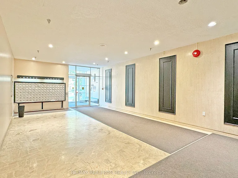 1500 Bathurst St #409 — Photo 9