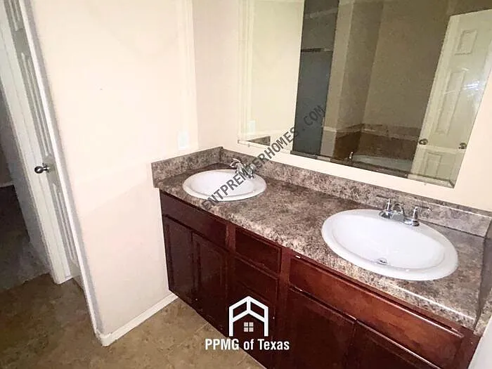14753 S Lakewood Ave — Photo 6