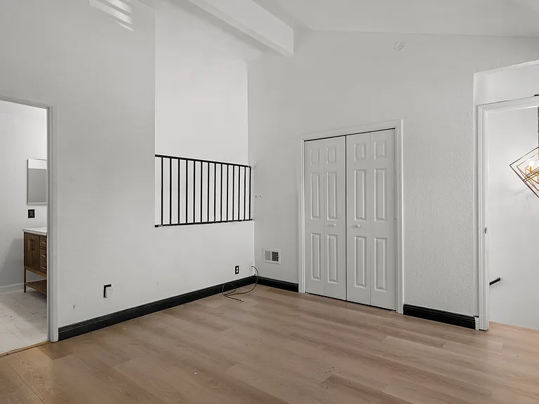 841 Northampton Ct — Photo 11