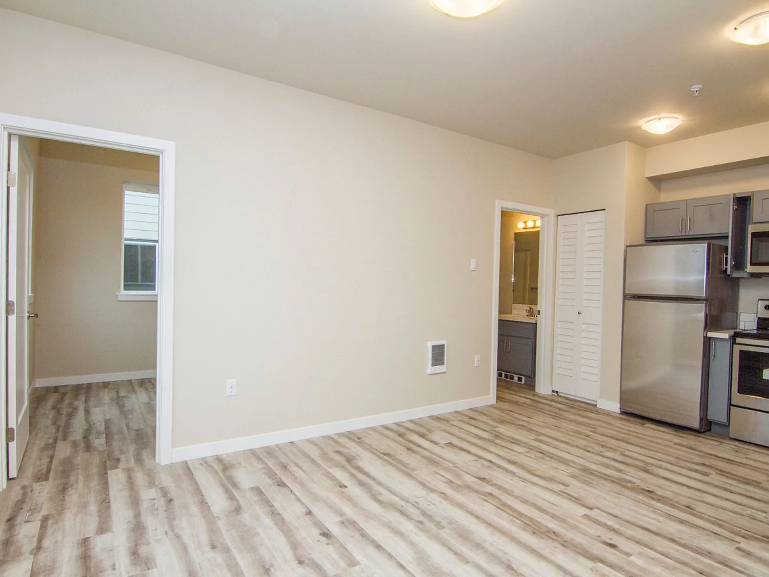 Modern w/ Natural Light & 9' Ceilings in Tacoma! — Photo 2