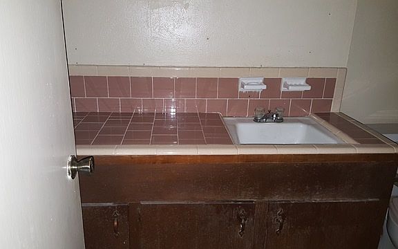 4th image of 11014 Carlton Dr