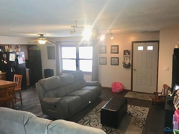 3rd image of 653 Wood Dr