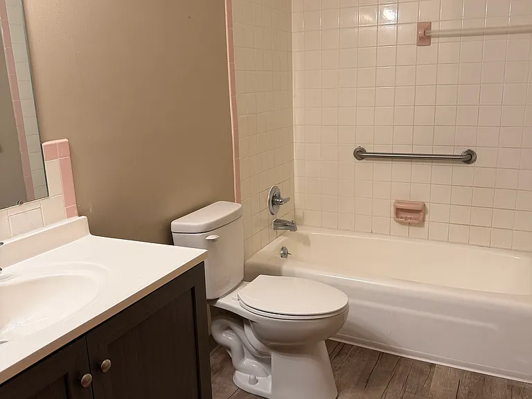 553 Amvale Ave NE #4 — Photo 5