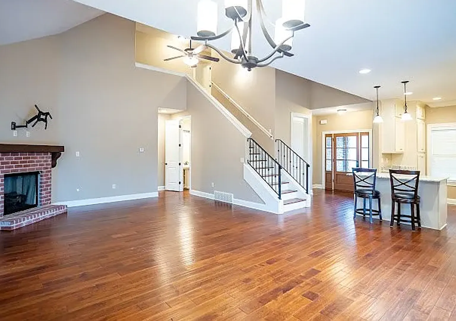 4 Bed/3.5 Bath — Photo 3
