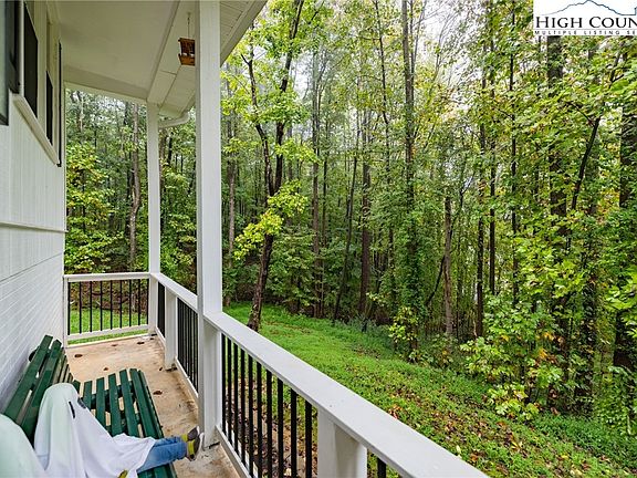 2nd image of 140 Greenbriar Lane