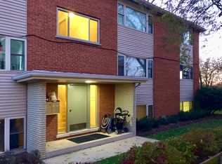 250 Duane St APT 4, Glen Ellyn, IL 60137