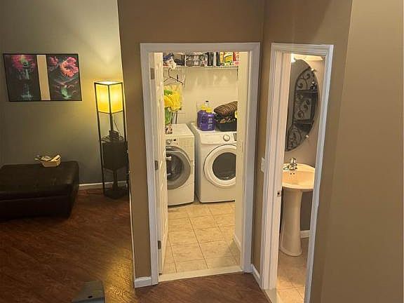 4th image of 835 Spring White Dr