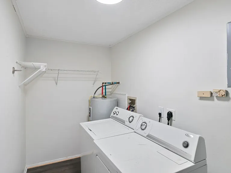 1373 Montgomery Ct — Photo 16