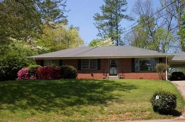 1686 Oak Ln