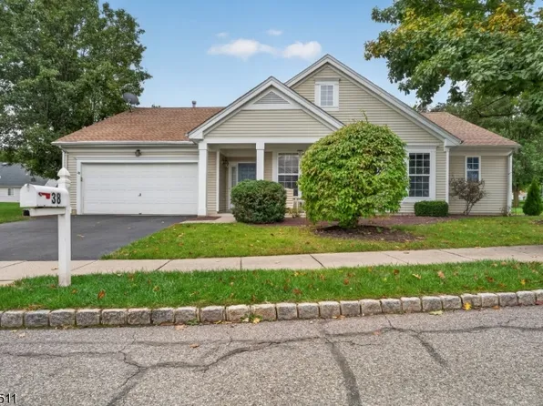 38 Victoria Dr, White Twp., NJ 07823