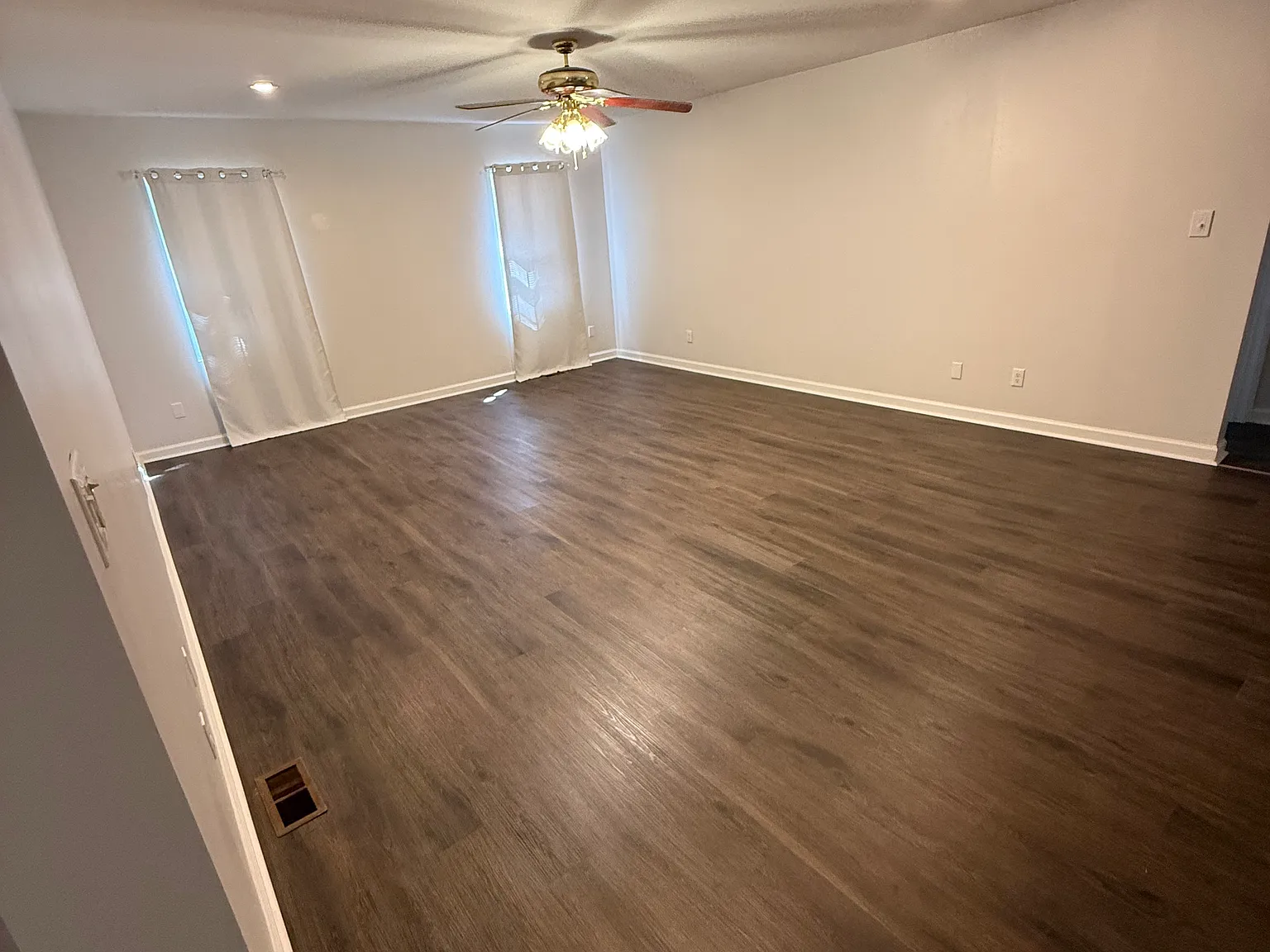 2 bed, 2.5 bath, 1588 sqft, $1,500 — Photo 4